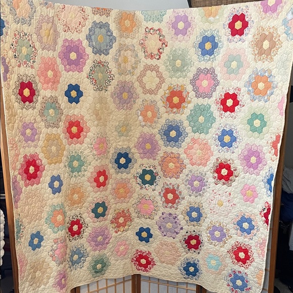 Antique “Grandmothers Flower Garden” Mosaic 40’s Hand-Stitched Quilt 77” by 69”